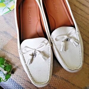 COACH IVORY Greenwich LOAFERS Style No. FG3449 EUC- Highly rated